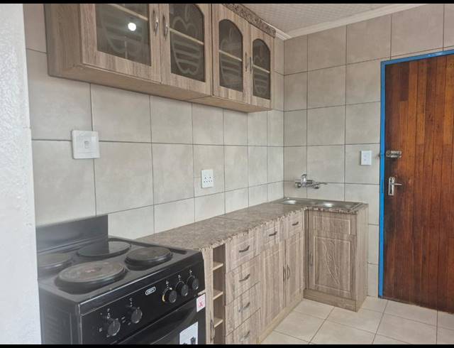 3 BEDROOM HOUSE FOR SALE IN ENNERDALE EXT 8
